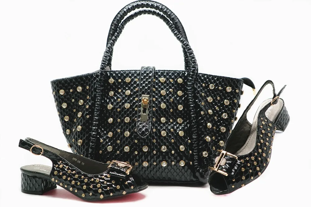 Black shoes and bag set with many big stones shinning stones big handbag matching low heel sandal shoes women in black SB8136-5
Black shoes and bag set with many big stones shinning stones big handbag matching low heel sandal shoes women in black SB8136-5