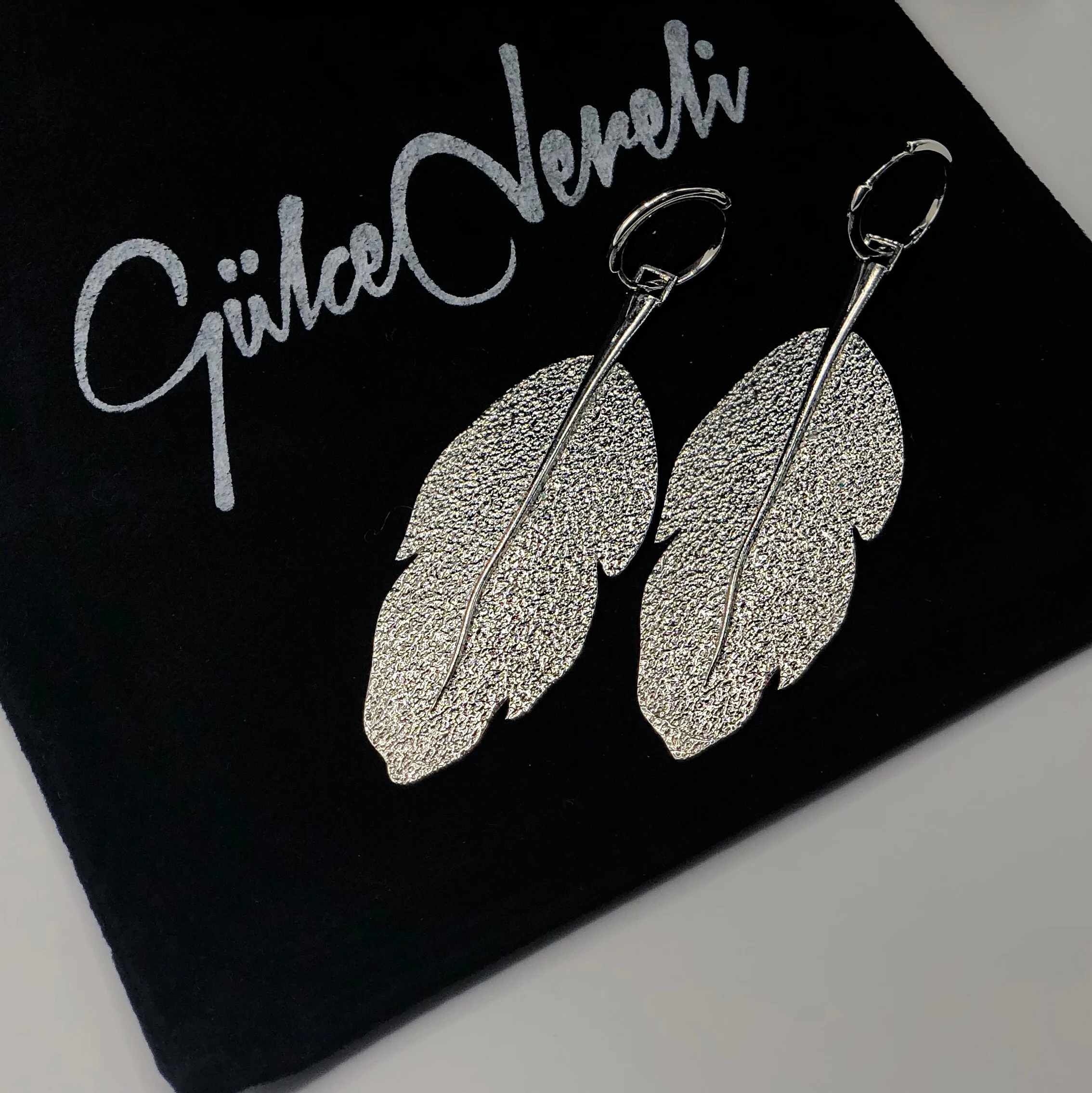 GULCE DERELI, LEAF EARRINGS, HOOP EARRINGS, CHARM EARRINGS, GIFT BOX, GOLD/SILVER PLATED
GULCE DERELI, LEAF EARRINGS, HOOP EARRINGS, CHARM EARRINGS, GIFT BOX, GOLD/SILVER PLATED