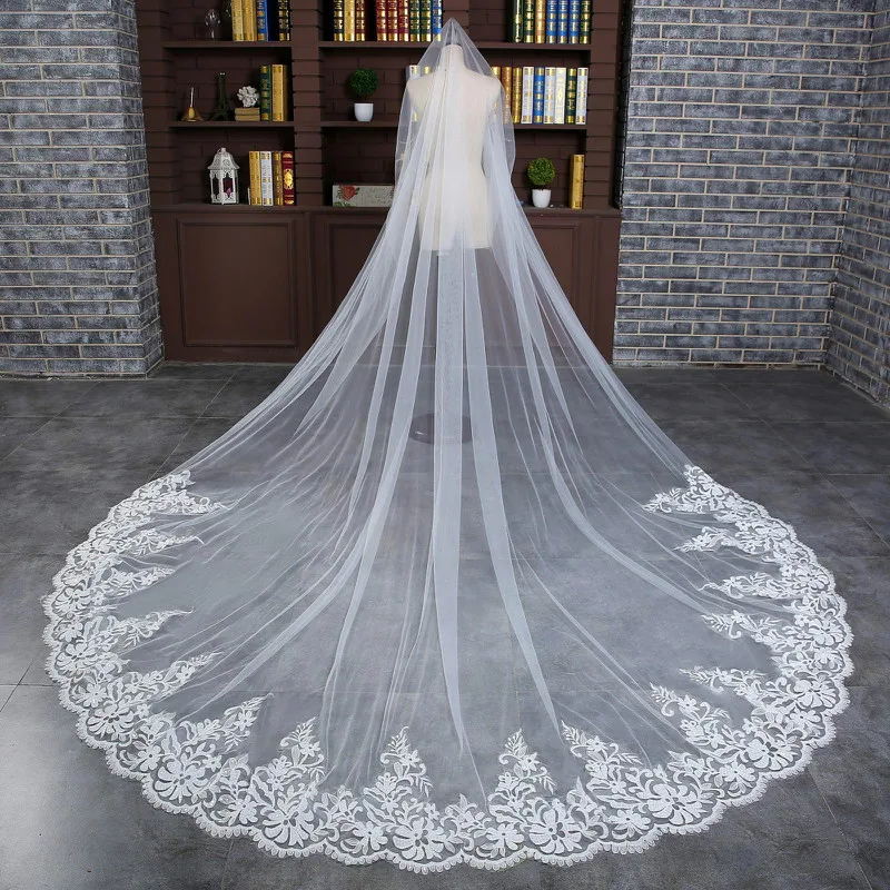 4 Meter White/Ivory One Layer Beautiful Cathedral Length Lace Edge Wedding Veil With Comb Long Bridal Veil Voile Mariage 2018
4 Meter White/Ivory One Layer Beautiful Cathedral Length Lace Edge Wedding Veil With Comb Long Bridal Veil Voile Mariage 2018