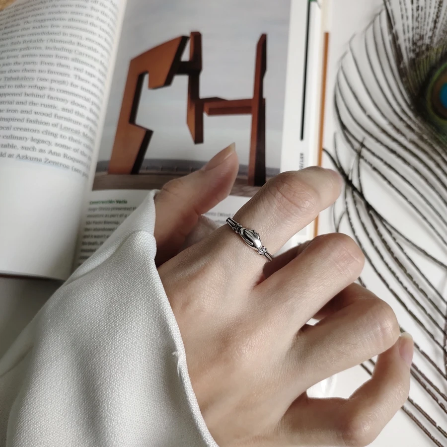 Antique 925 Sterling Silver Three Band Claddagh Puzzle Gimmel Rings StackableTiny Cartilage Fede Ring Wedding Bands for Women
Antique 925 Sterling Silver Three Band Claddagh Puzzle Gimmel Rings StackableTiny Cartilage Fede Ring Wedding Bands for Women