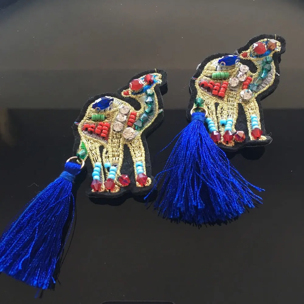 1022-6 Camel handmade applique insect cystal rhinestones bead embroidered trim badge fringe DIY sew patch bridal applique
1022-6 Camel handmade applique insect cystal rhinestones bead embroidered trim badge fringe DIY sew patch bridal applique