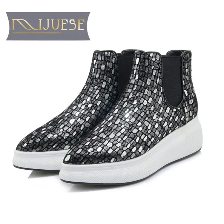 MLJUESE 2019 women ankle boots Sheepskin Genuine leather silver color pointed toe flat boots winter short plush warm boots
MLJUESE 2019 women ankle boots Sheepskin Genuine leather silver color pointed toe flat boots winter short plush warm boots