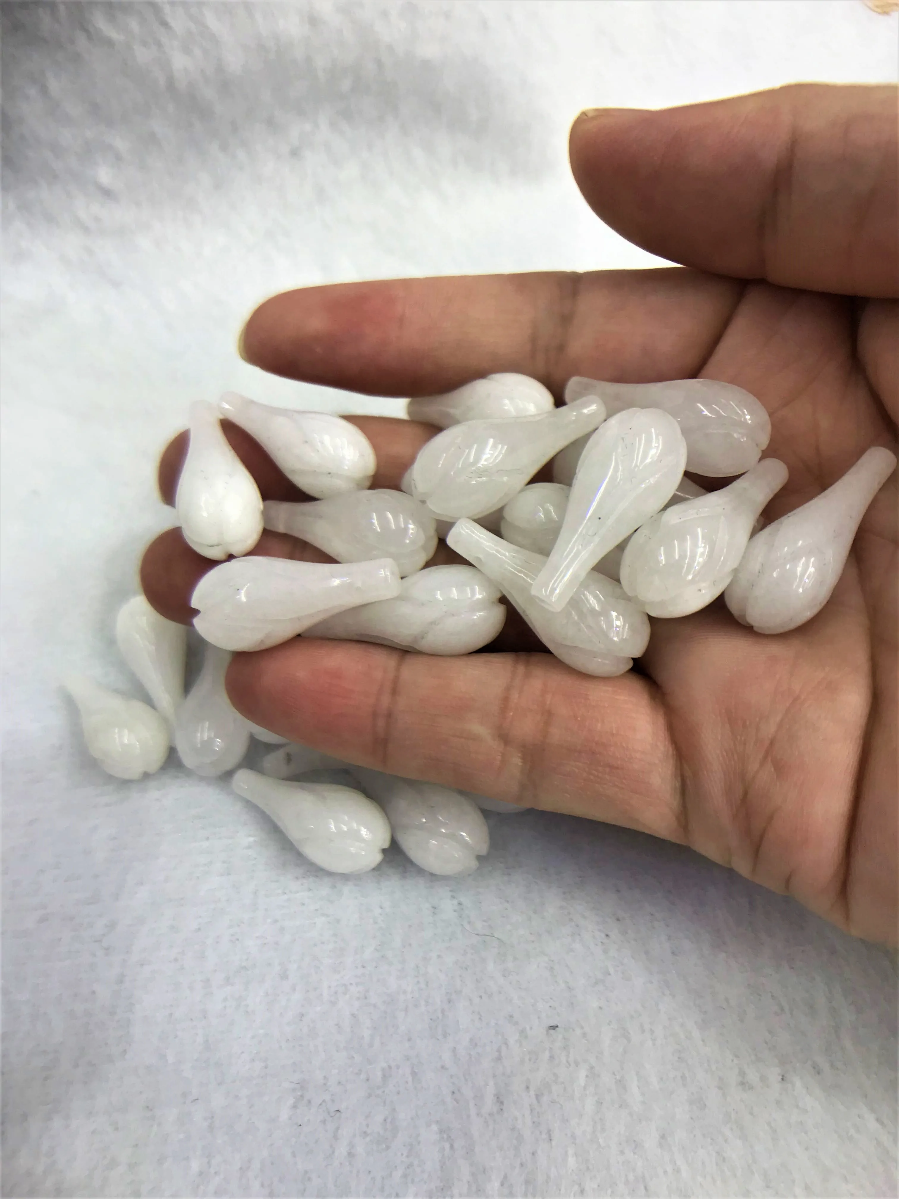 4pcs/lot 10x24mm White Jades Flower beads Jewelry Making Beads Wedding Decoration Pendants Wholesale For DIY Necklace
4pcs/lot 10x24mm White Jades Flower beads Jewelry Making Beads Wedding Decoration Pendants Wholesale For DIY Necklace