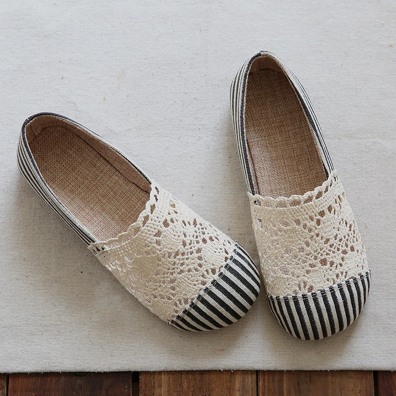 Literary retro hollow small flower round head flat shoes summer handmade comfortable soft bottom female sandals
Literary retro hollow small flower round head flat shoes summer handmade comfortable soft bottom female sandals