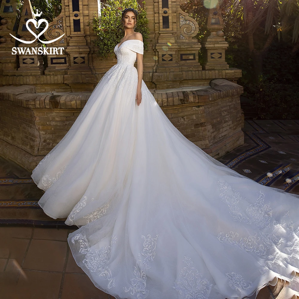 Swanskirt Long train Ball Gown Wedding Dress 2019 Appliques Beaded Bridal Gown Chapel Train Plus Size Vestido de novia TZ14
Swanskirt Long train Ball Gown Wedding Dress 2019 Appliques Beaded Bridal Gown Chapel Train Plus Size Vestido de novia TZ14