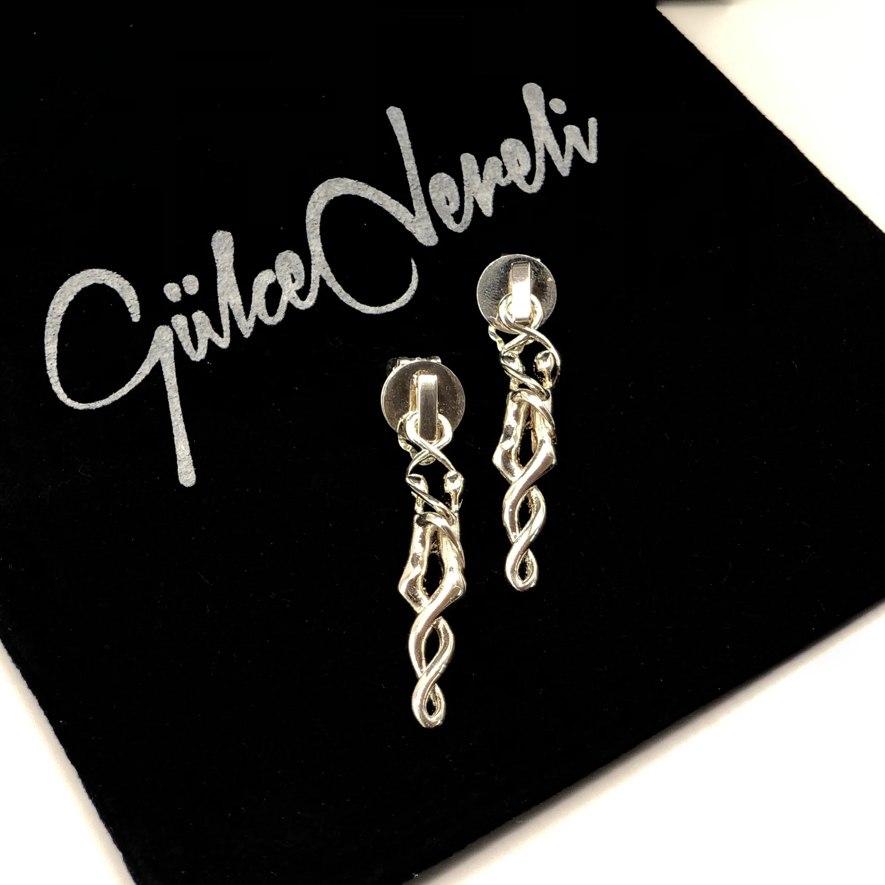 GULCE DERELI, SOUL MATE EARRINGS, HOOP EARRINGS, CHARM EARRINGS, GIFT BOX, GOLD/SILVER PLATED
GULCE DERELI, SOUL MATE EARRINGS, HOOP EARRINGS, CHARM EARRINGS, GIFT BOX, GOLD/SILVER PLATED