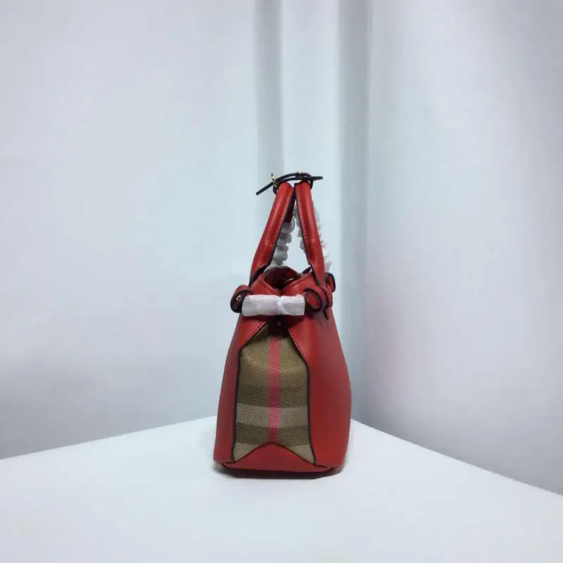 The Banner bag House Check cotton cut piece original hardware Grain calfskin Heritage Archive shoulder bag top handle cross-body
The Banner bag House Check cotton cut piece original hardware Grain calfskin Heritage Archive shoulder bag top handle cross-body