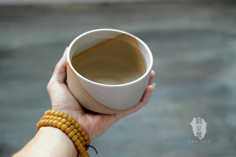 Japanese handmade retro ceremony pottery matcha bowl green tea maker cup glaze teacup Kung Fu tea set vintage food chawan
Japanese handmade retro ceremony pottery matcha bowl green tea maker cup glaze teacup Kung Fu tea set vintage food chawan