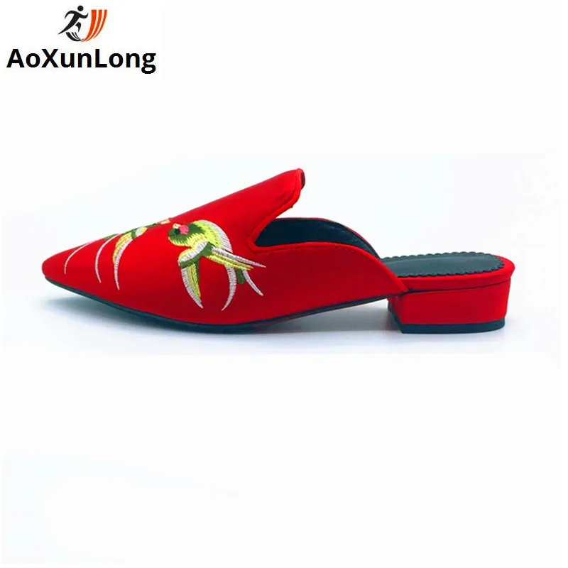 2018 New Fashion Slippers Women Embroidery Satin Handmade Slippers Banquet Parties Beautiful Woman Shoes Red Black Big Eu 35/41
2018 New Fashion Slippers Women Embroidery Satin Handmade Slippers Banquet Parties Beautiful Woman Shoes Red Black Big Eu 35/41