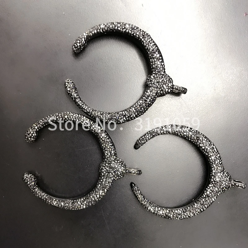 The unique acrylic inlaid crystal pendant style is the best fashion for women's jewelry and makes a pack of five about 74 grams
The unique acrylic inlaid crystal pendant style is the best fashion for women's jewelry and makes a pack of five about 74 grams