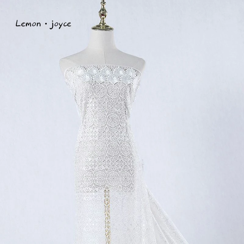 African Lace Fabric 2019 Embroidered Nigerian Laces Fabric High Quality French Tulle Lace Fabric For Brown color Women Dress
African Lace Fabric 2019 Embroidered Nigerian Laces Fabric High Quality French Tulle Lace Fabric For Brown color Women Dress