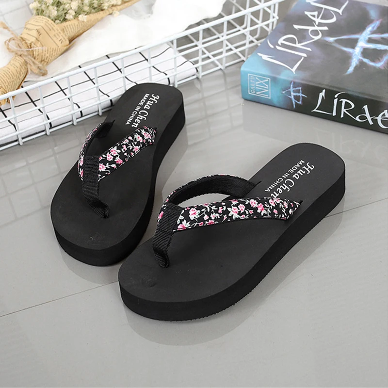 Модные женские туфли летние черные уличные пляжные шлепанцы с цветочным принтом