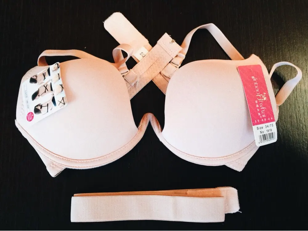 Бюстгальтер на поролоне 