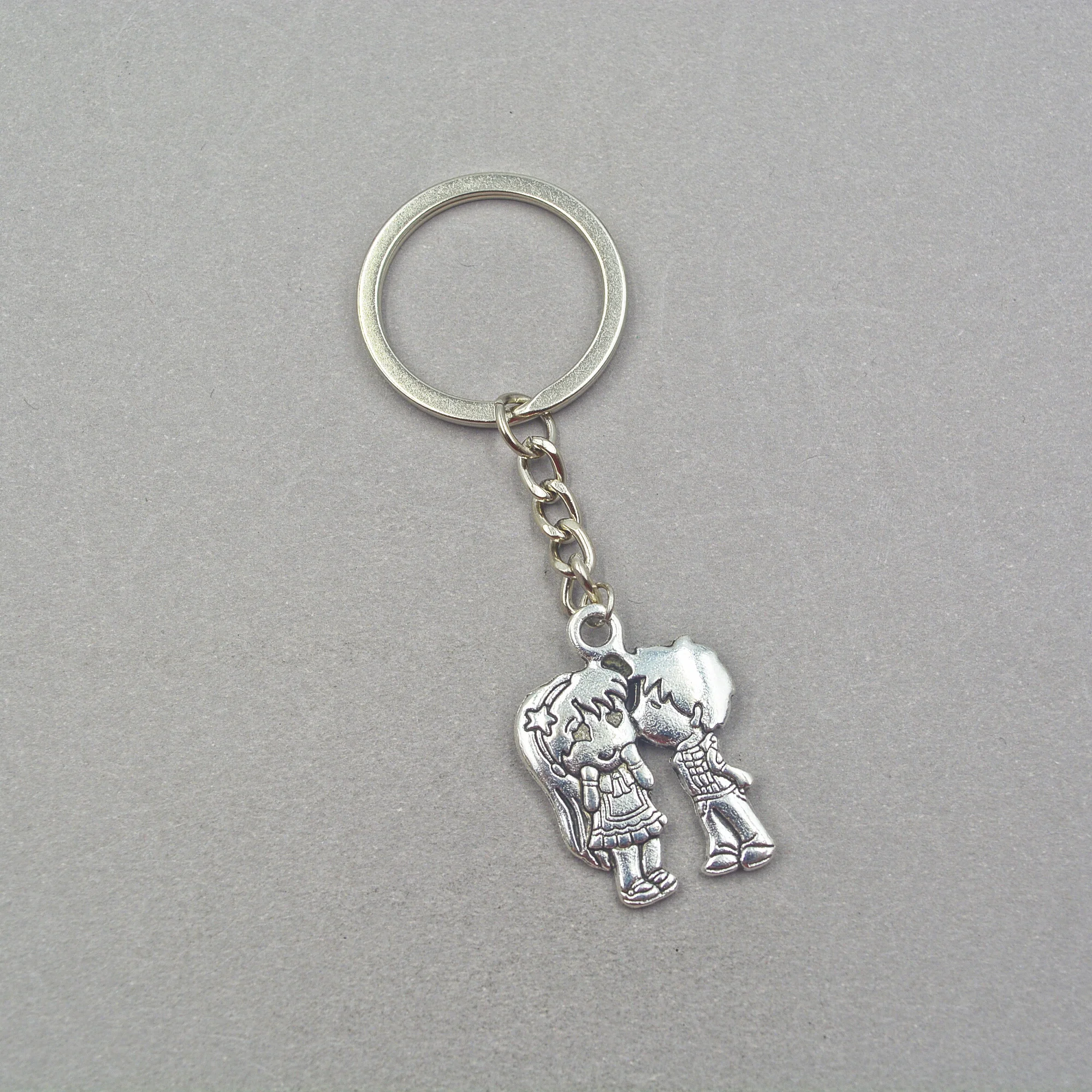 1pcs Silver Valentine's Day keychain couples love keychain couple kissing charm personalized initial keychain
1pcs Silver Valentine's Day keychain couples love keychain couple kissing charm personalized initial keychain
