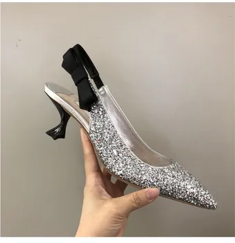Luxury Designers Women Sexy High Heels Pointed Toe High Heel Female Sliver Glitter Sequins Party Shoes Pumps Women Wedding Shoes
Luxury Designers Women Sexy High Heels Pointed Toe High Heel Female Sliver Glitter Sequins Party Shoes Pumps Women Wedding Shoes
