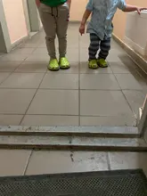 Niño Zapatos de playa niños 2021 Casual colorido los niños Arco Iris calzado para jardín niña Sandalias de moda se desliza al aire libre zapatos de jardín de Eva calzado para jardín