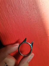 Anillo de seguridad de supervivencia para hombres y mujeres, herramienta de defensa personal de acero inoxidable, anillo de defensa para los dedos, Color plateado, dorado y negro, 1 Uds.