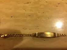 Pulsera personalizada para bebé en color dorado, pulsera con cadena tipo Fígaro personalizable con el nombre del bebé, cierre de seguridad