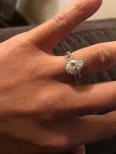 Huitan gran oferta diseño de gota de agua las mujeres anillo de Micro pavimentado de circón de cristal elegante vestido de novia joyería de compromiso anillo para amante