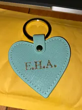 LLavero de piel auténtica saffiano con letras iniciales personalizadas, llavero de forma de corazón para mujer, llavero de corazón para mujer