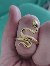 Nuevo superventas serpiente anillo de apertura de aleación de Zinc negro Animal de moda de anillo de los hombres y las mujeres las manos decoradas joyería regalos