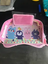 Asiento de seguridad para niño vendedor caliente, tablero escritorio con patrón de dibujos animados, bandeja impermeable para bebé, asiento de seguridad de coche portátil, mesa de comedor para dibujo de bebé