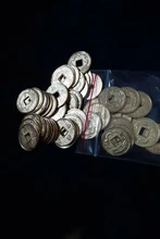 50 unids/set fortuna y tesoro dinero moneda agujero cuadrado Chip moneda galjanoplastia de la aleación de dragón y Phoenix para accesorios para juegos de mesa