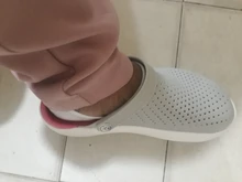 Zuecos de goma para Hombre y mujer, sandalias con agujeros, calzado para jardín, color negro, EVA, 2020