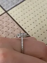 Huitan gran oferta diseño de gota de agua las mujeres anillo de Micro pavimentado de circón de cristal elegante vestido de novia joyería de compromiso anillo para amante