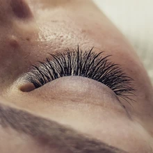 LAKANAKU 16 filas clásico pestañas individuales de seda extensiones de pestañas de vizón extensión volumen 8-18MM maquillaje profesional de pestañas