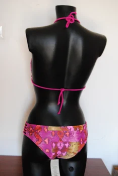 Brazilian Bikini triangle without cups fuchsia suitable for both sea pool made in Brazil
Brazilian Bikini triangle without cups fuchsia suitable for both sea pool made in Brazil