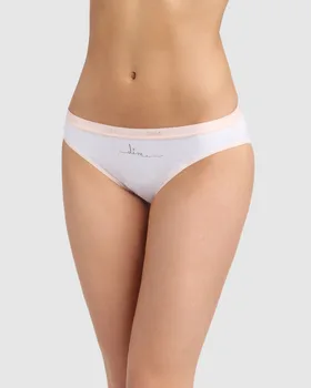 Pack of 3 elastic cotton briefs with youth prints from the pocket Coton DIM range
Pack of 3 elastic cotton briefs with youth prints from the pocket Coton DIM range