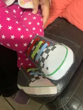 Nuevo 2 colores de lona clásicos de dibujo de rana zapatos para bebé de dibujos animados bebé recién nacido deportes zapatillas de deporte en primer lugar los caminantes botines zapatos mocasines