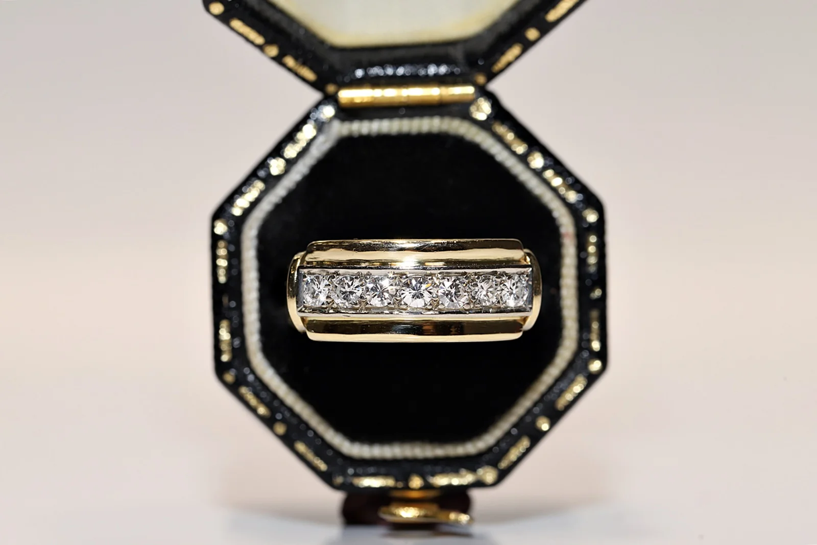 Vintage Original 14k Gold Natural Diamond Decorated Pretty Bant Style Ring
Vintage Original 14k Gold Natural Diamond Decorated Pretty Bant Style Ring