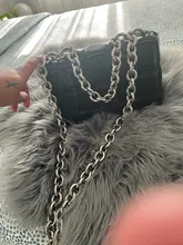 Bolso de hombro con cadena de Metal grueso para mujer, bandolera cuadrada tejida suave, a la moda, con personalidad, de alta calidad