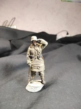 1:35 soldado mirando hacia fuera