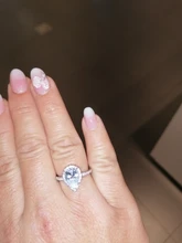 Huitan gran oferta diseño de gota de agua las mujeres anillo de Micro pavimentado de circón de cristal elegante vestido de novia joyería de compromiso anillo para amante