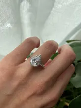 Huitan gran oferta diseño de gota de agua las mujeres anillo de Micro pavimentado de circón de cristal elegante vestido de novia joyería de compromiso anillo para amante