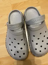 Sandalias de playa para mujer, zapatos de Crocs ligeros de EVA, calzado plano Unisex, zapato colorido, verano, 2021