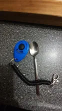1 pieza Gato perro Clicker plástico nuevo perros haga clic en entrenador ayuda también Correa de muñeca ajustable Cadena de llaves sonoras perro suministros
