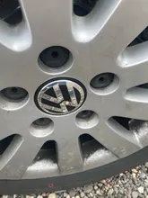 Tapacubos de rueda para coche, tapas de llanta a prueba de polvo, insignia, Logo, accesorios de estilo de coche, 65mm, negro y plateado, 3B7, 601, 171, 4 Uds.