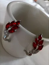 Pendientes de tuerca inusuales para mujer, joyería coreana, regalo de San Valentín, bisutería de Color rojo y plateado, pendientes de precio de fábrica, 1 par