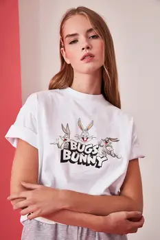 Trendyol Bugs Bunny Licensed Printed Sheer Neckline Basic Knitted T-Shirt TWOAW21TS0046
Trendyol Bugs Bunny Licensed Printed Sheer Neckline Basic Knitted T-Shirt TWOAW21TS0046