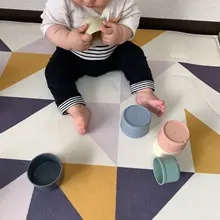 ¡Caliente! 8 Uds bebé de taza juguetes educativos juguetes del bebé Arco Iris, torre de apilamiento juguetes del baño del bebé juguetes de los niños regalo