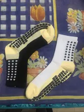 Los nuevos hombres Anti-Slip calcetines de fútbol de alta calidad suave transpirable engrosada deportes calcetines para correr y ciclismo senderismo las mujeres calcetines de fútbol