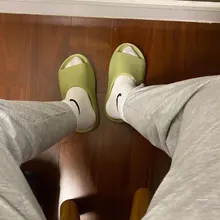 Zapatillas de casa para niño y niña, chanclas deslizantes de verano, zapatillas de Interior de fondo suave para bebé, zapatos de amor para playa, estilo familiar