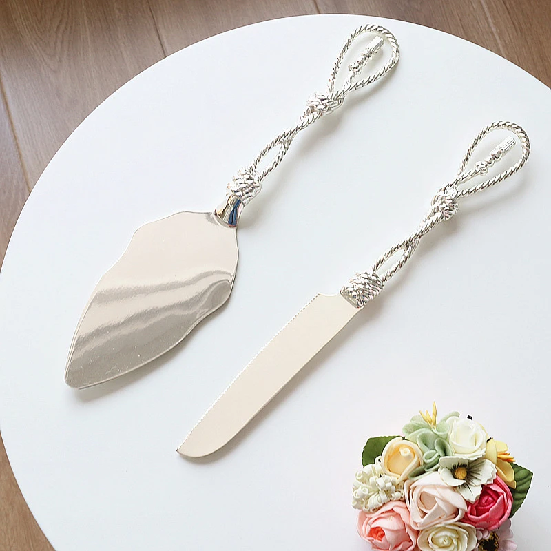 High-end exquisite wedding cake knife and fork party knife and fork can be customize
High-end exquisite wedding cake knife and fork party knife and fork can be customize
