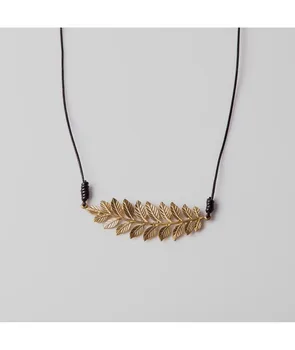 Necklace leaf laurel gold matte
Necklace leaf laurel gold matte