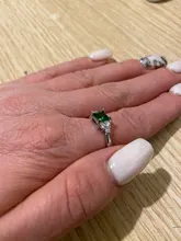 Huitan-anillo de compromiso con Circonia cúbica verde para mujer, sortija, estilo minimalista, sencillo, diseño modesto, para chica
