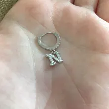 ROXI 1PC 26 letras en inglés de oreja Piercing pendiente de Plata de Ley 925 inicial oído hebilla pendientes de aro para la joyería de las mujeres